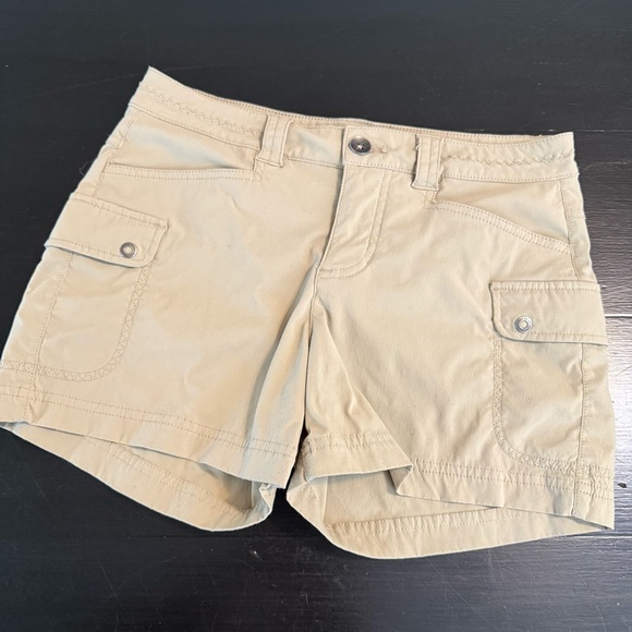 Eddie Bauer Women's Tan Shorts - Picture 1 of 5